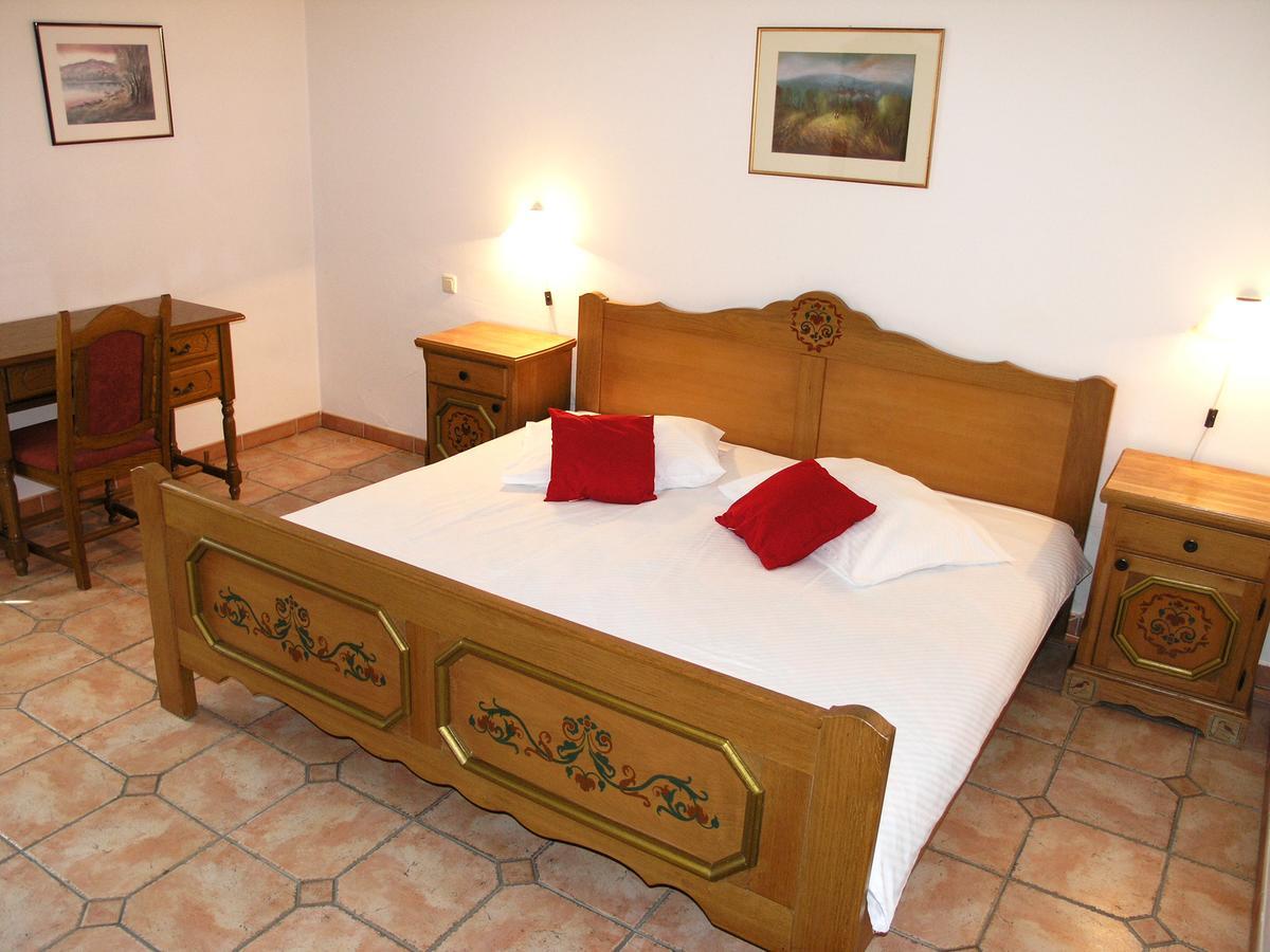 Hotel Kralj Tomislav Nova Gradiska Ngoại thất bức ảnh